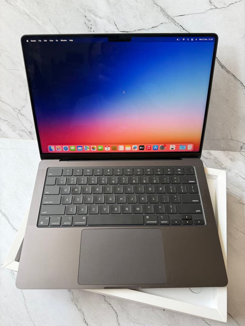 美品MacBook Pro 2019 2019年8GB 128GB充放電49回