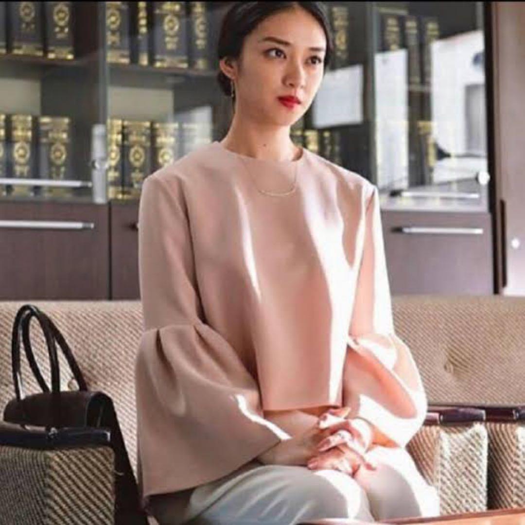 極美品【武井咲着用モデル】ヨーコチャン フレアスリーブ ブラウス