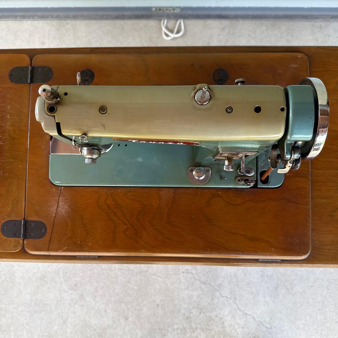 TOYOTA 足踏みミシン アンティーク ミシン 鉄脚 昭和レトロ - メルカリ