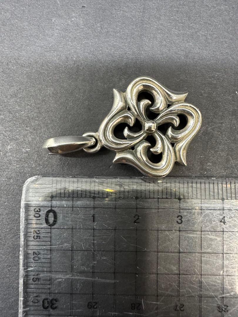 Shin's シルバー フラワーモチーフペンダントトップ - メルカリ