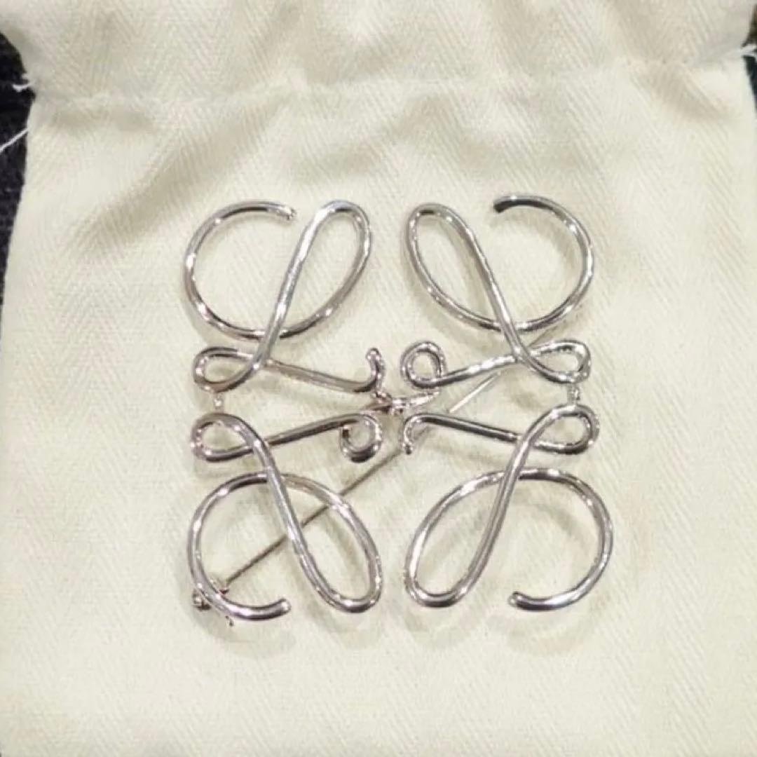 サザエ　ロエベ LOEWE ブローチ アナグラム シルバー 楽天市場】LOEWE ロエベ Anagram Brooch アナグラム ブローチ