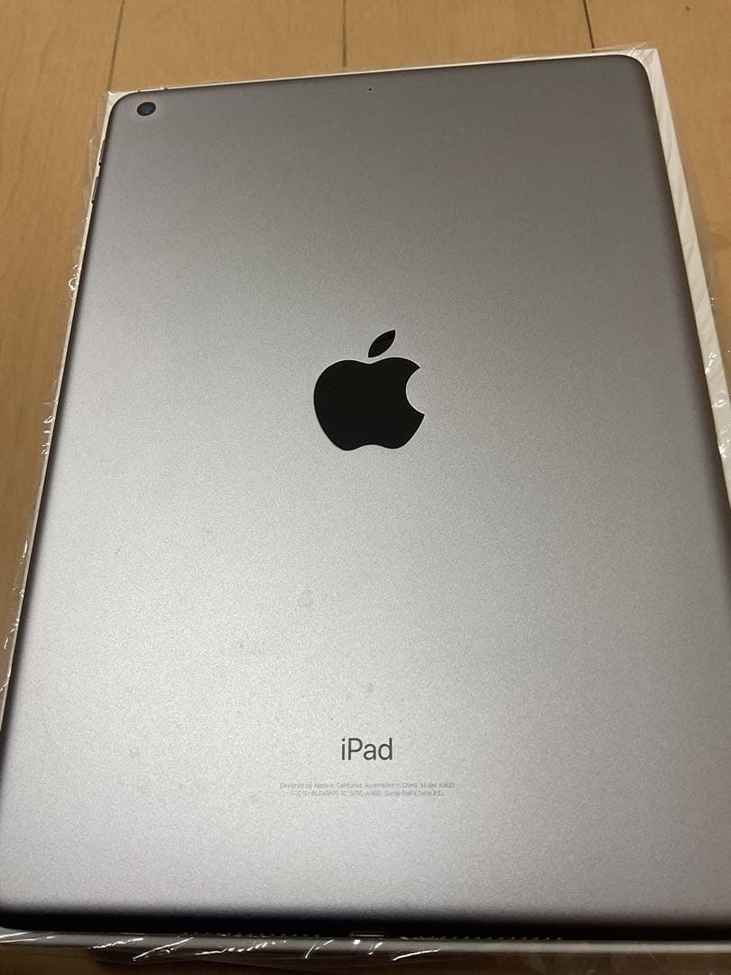 Apple iPad Wifi本体シルバー 第6世代 充電器・USBケーブル付き