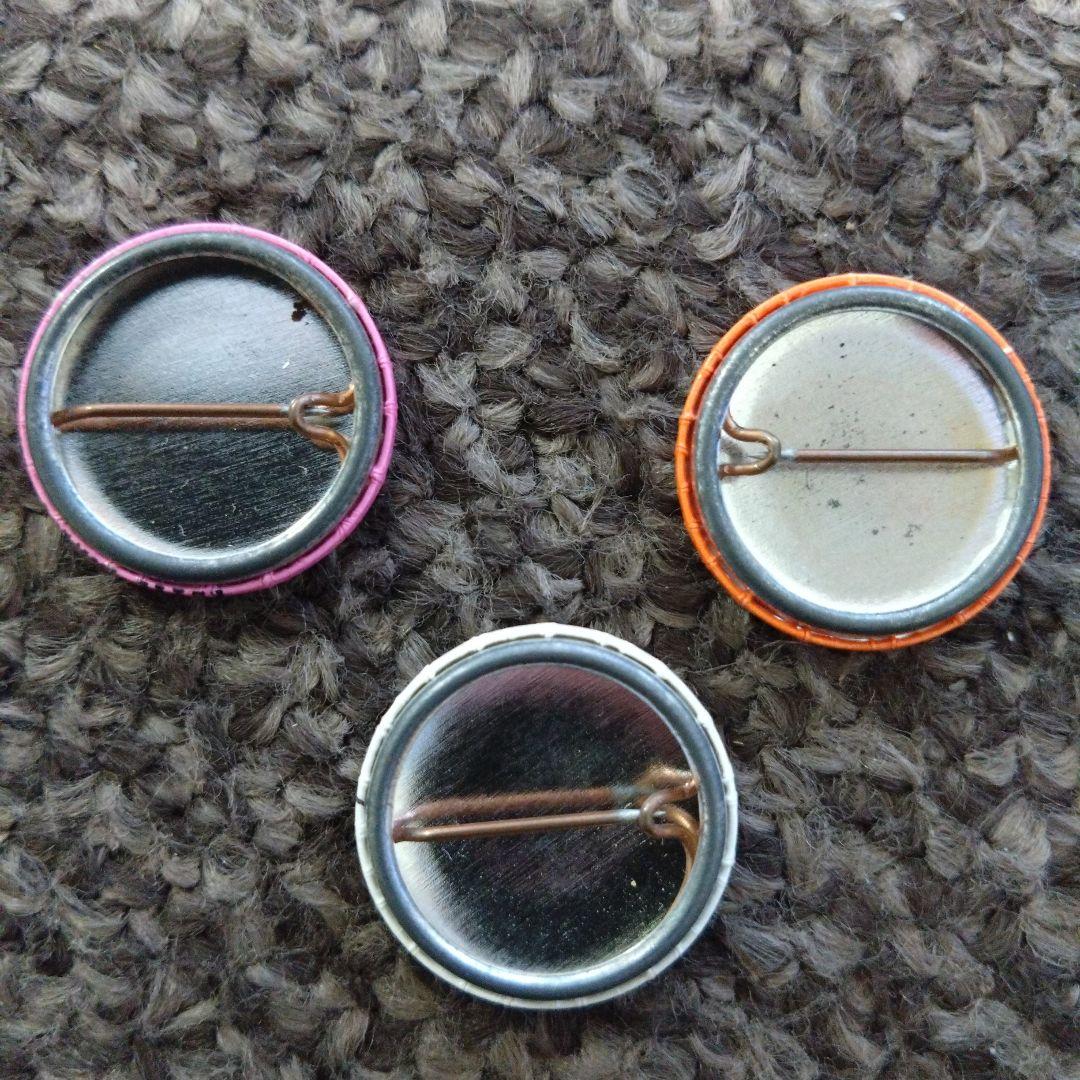 キースヘリング 缶バッチ 3個 - メルカリ