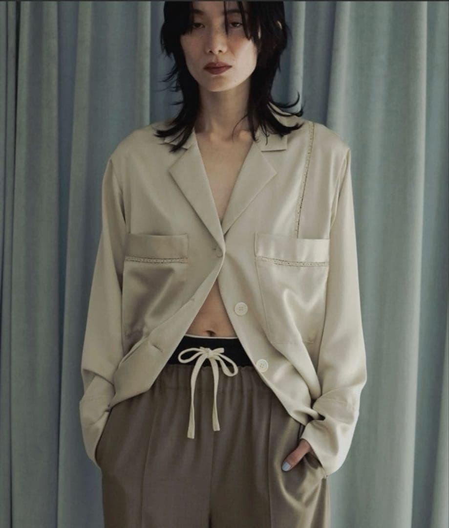 新品未使用anuke アンヌークSatin Tailored Shirts - メルカリ