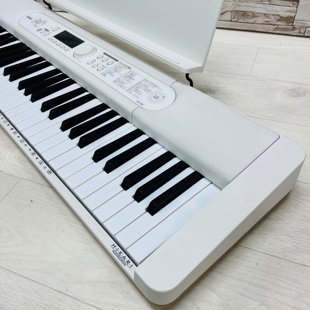 新品同様 CASIO カシオ 電子キーボード LK-526 光ナビゲーション
