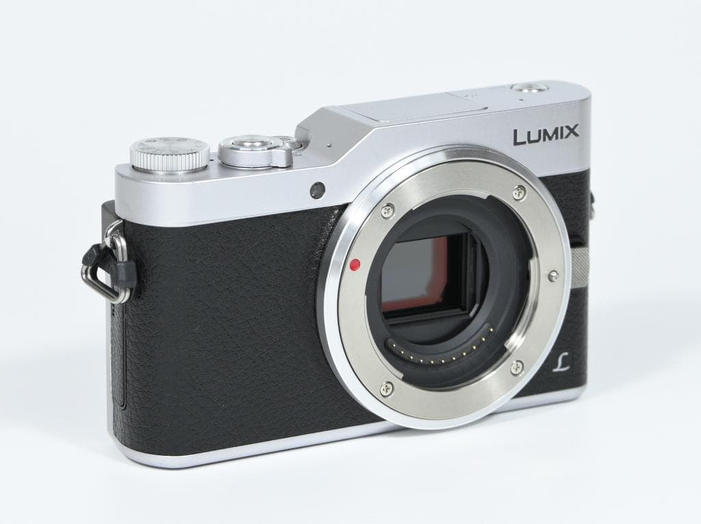 【美品】 パナソニック LUMIX DC-GF9 ボディ《ショット数1144》