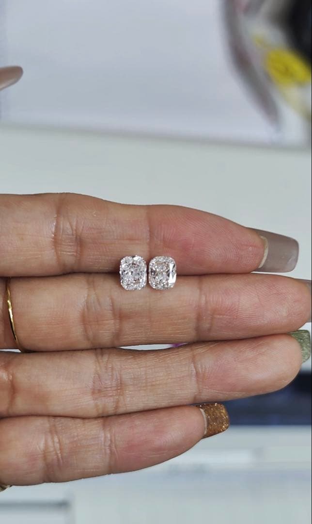 まみリンク ロングクッション 1.06ct E VVS2