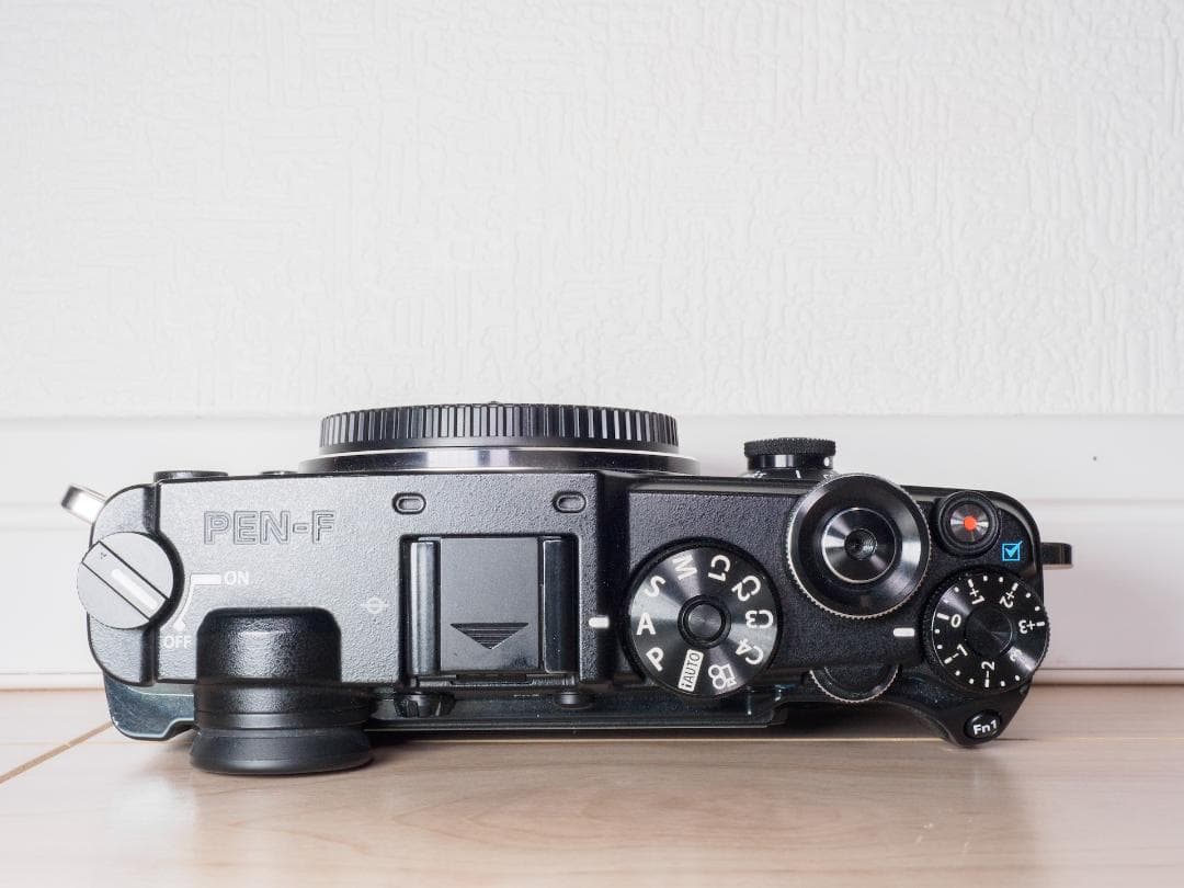 美品 OLYMPUS PEN-F ブラック ショット数3032回 - メルカリ