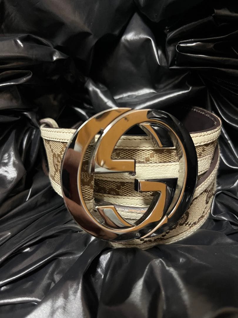 GUCCI GGモノグラム ベルト ベージュ/ブラウン GUCCI GGロゴバックルベルト ブラウン値下げ希望の方はコメン Gベルト