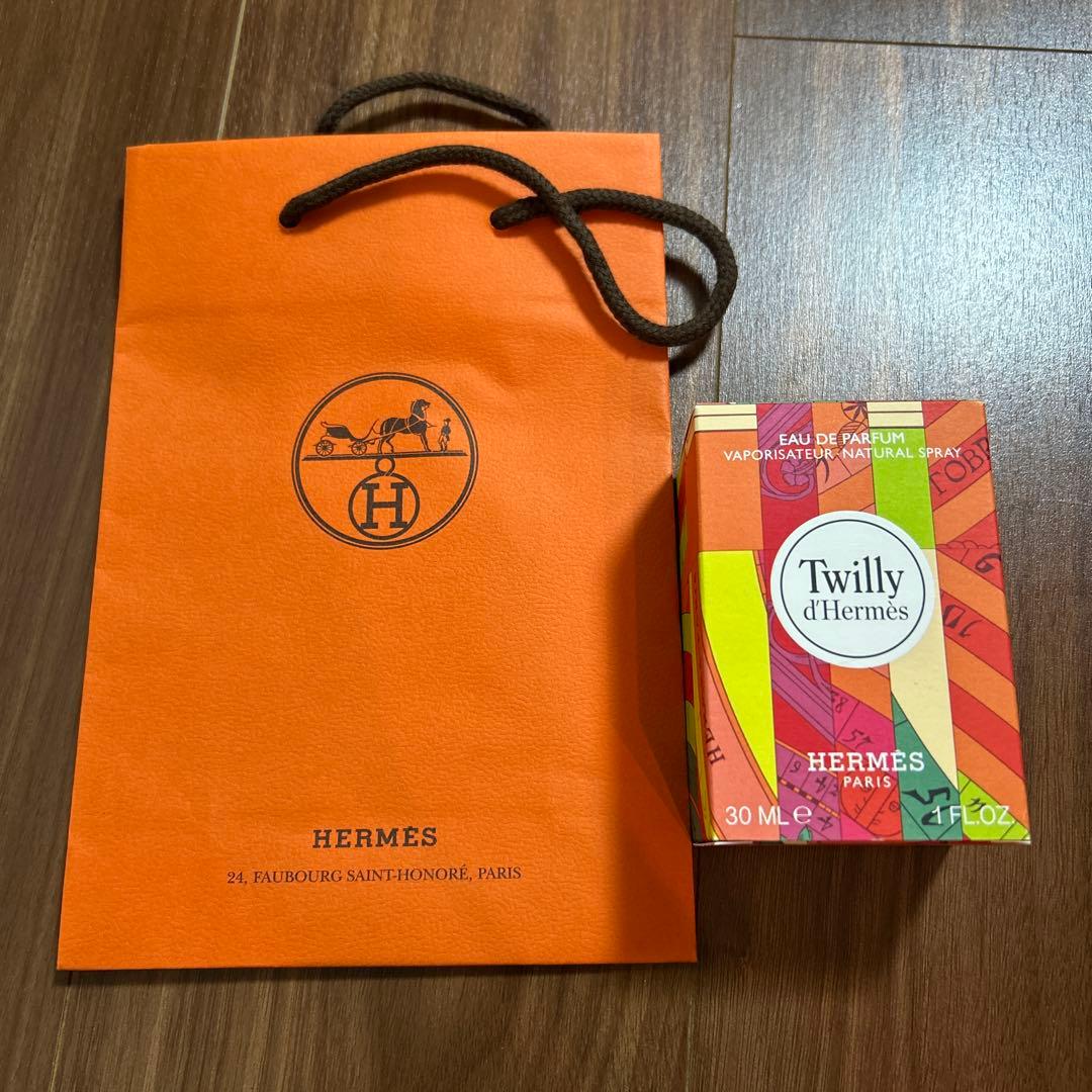 Hermès エルメスツィリードゥエルメスオードパルファム（ナチュラルスプレー） Amazon.co.jp: 【エルメス】ツイリー ドゥ エルメス オードパルファム