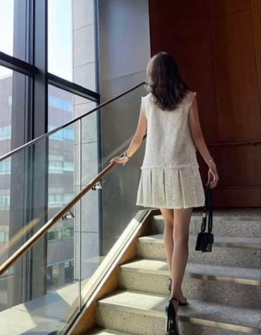 シェリエ ホワイト ノースリーブ ミニワンピース - メルカリ