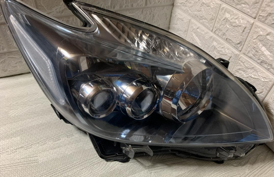 プリウス ZVW30 ツーリング用 右ヘッドライト（右側のみ） 美品 プリウス ZVW30 LED ヘッドライト 右 右側 コイト 47-30 打刻二