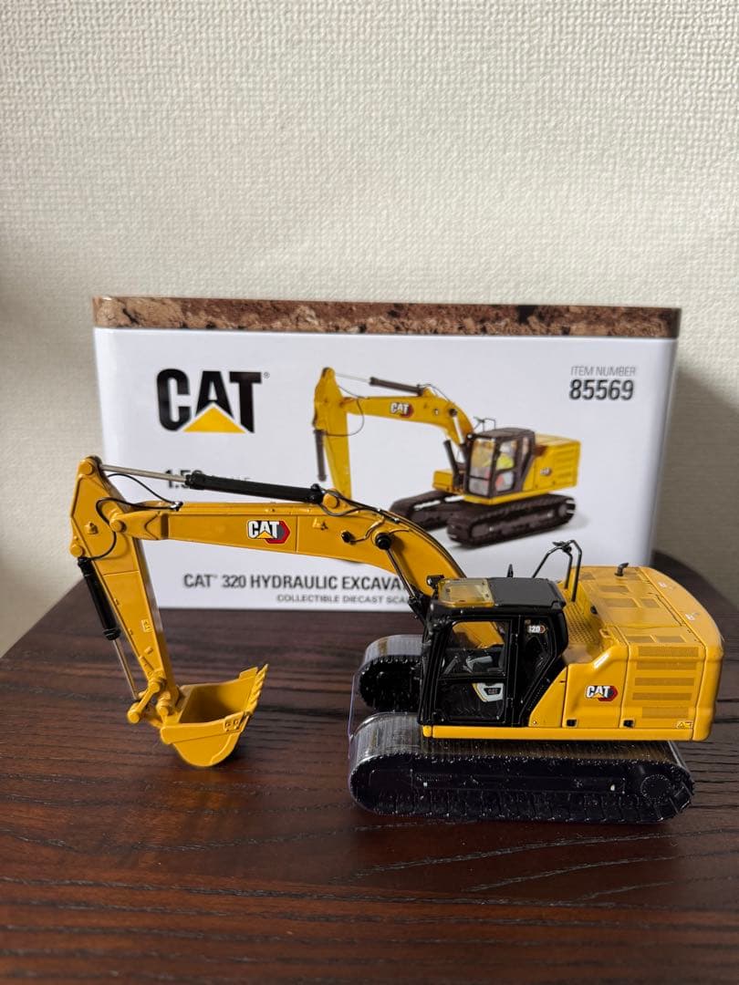 CAT 320 Hydraulic Excavator 1:50スケール - メルカリ