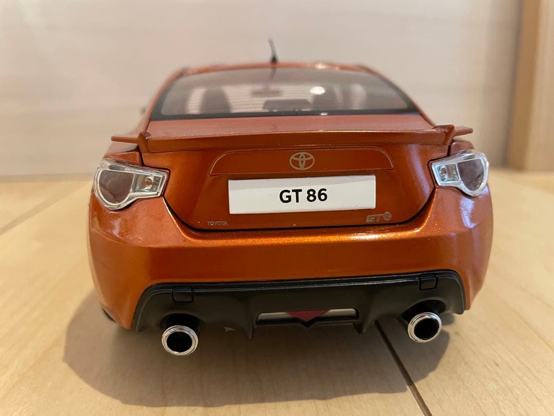 1/18 トヨタ86 オレンジメタリック 左ハンドル仕様 - メルカリ