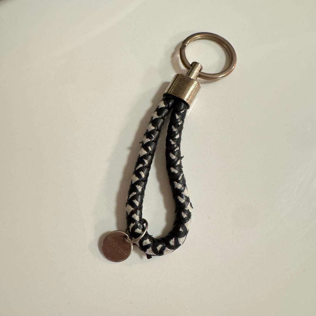 BOTTEGA VENETA 編み込みレザーキーホルダー - メルカリ