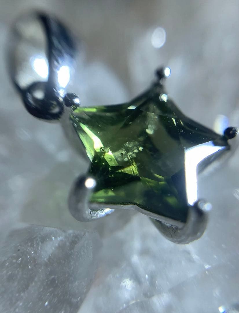 7日まで特価にて❣️☆高品質☆ モルダバイト 星型 ペンダントトップの