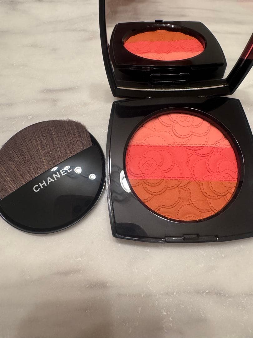 最新CHANEL パウダーチークトリオ 限定版 2025年秋新作パウダーチーク】レ シーニュ ドゥ シャネル｜CHANELの