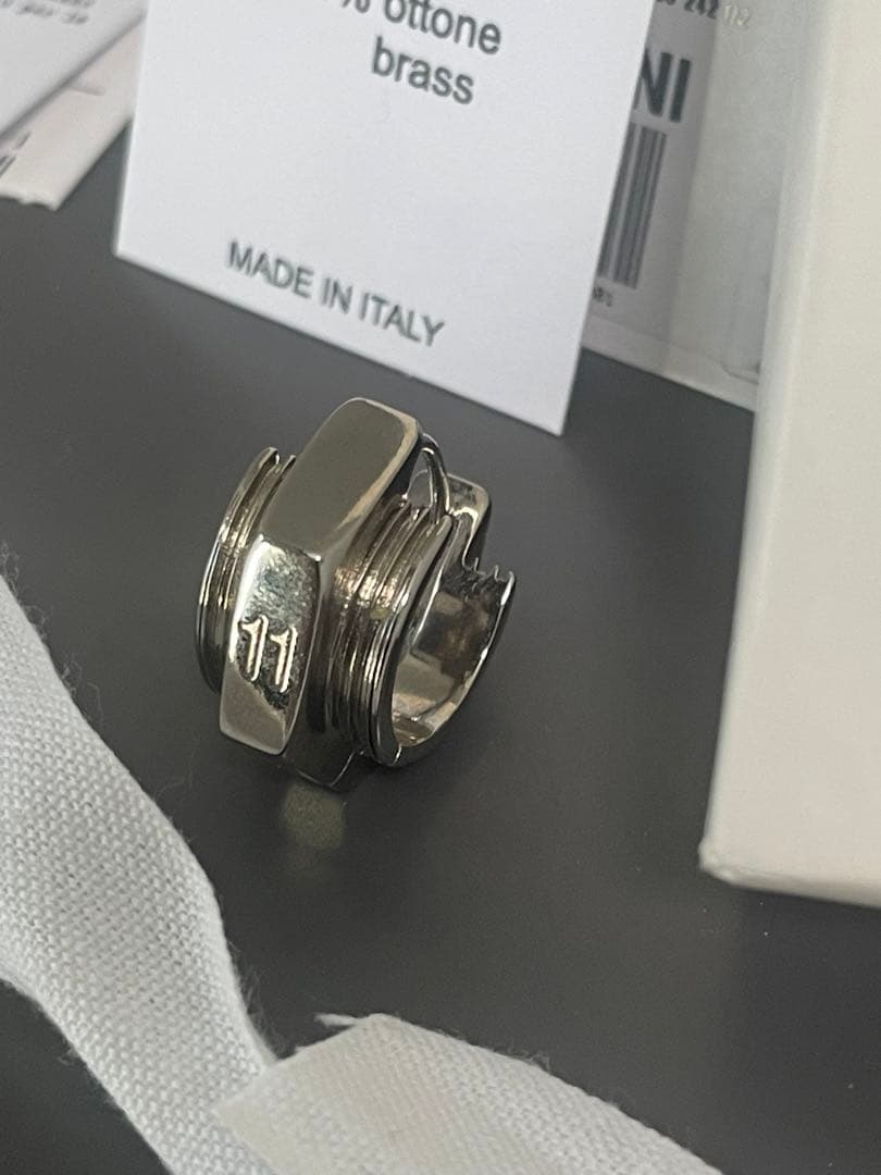 マルジェラ ボルト&ナット リッジドピアス - メルカリ