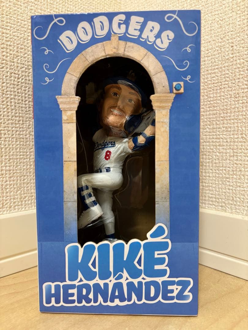 ロサンゼルス・ドジャース キケ・ヘルナンデス フィギュア 背番号8