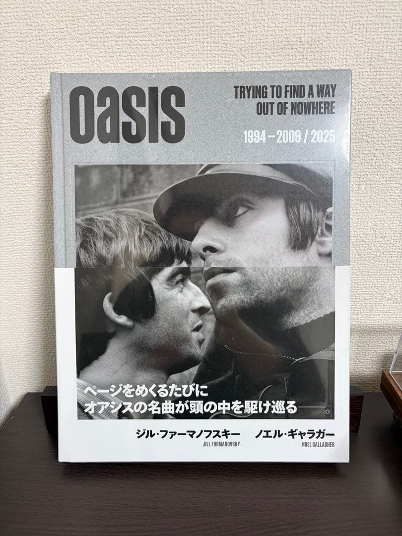 新品未開封OASIS オアシス 写真集TRYING TO FIND 限定版 OASIS（オアシス）、写真集「Oasis：TRYING TO FIND A WAY OUT OF