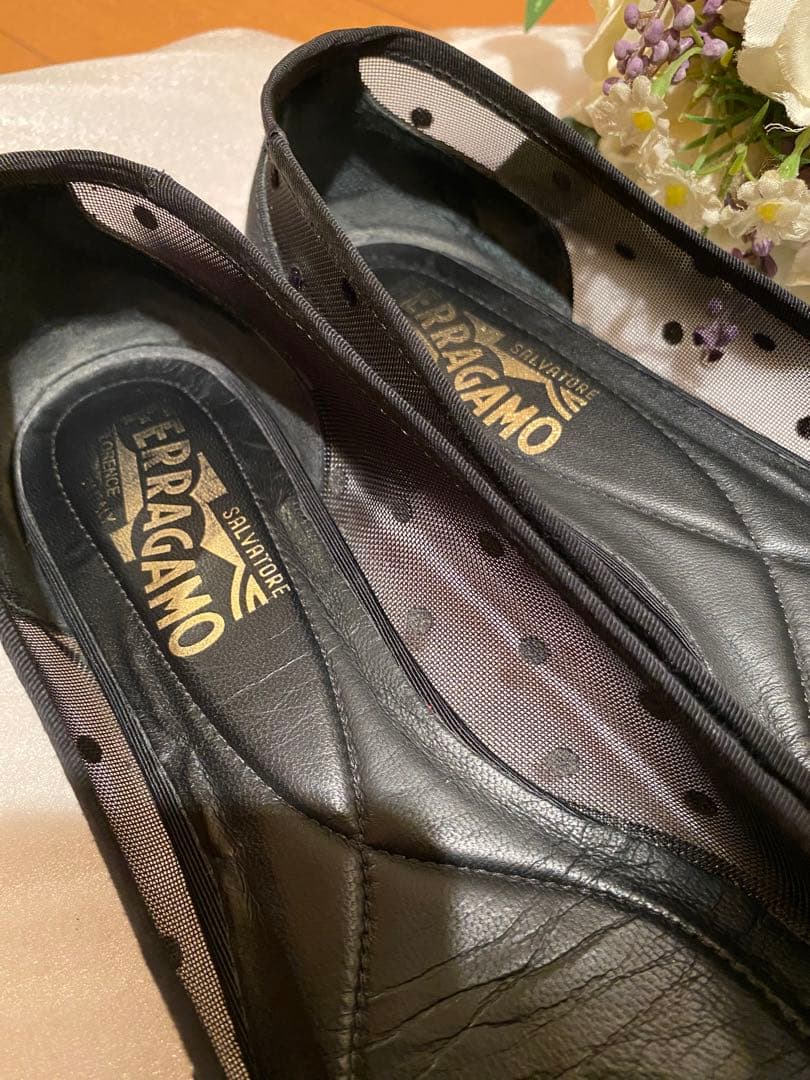 フェラガモ ヴァラリボン ドット フラットシューズ 23~23.5 - メルカリ