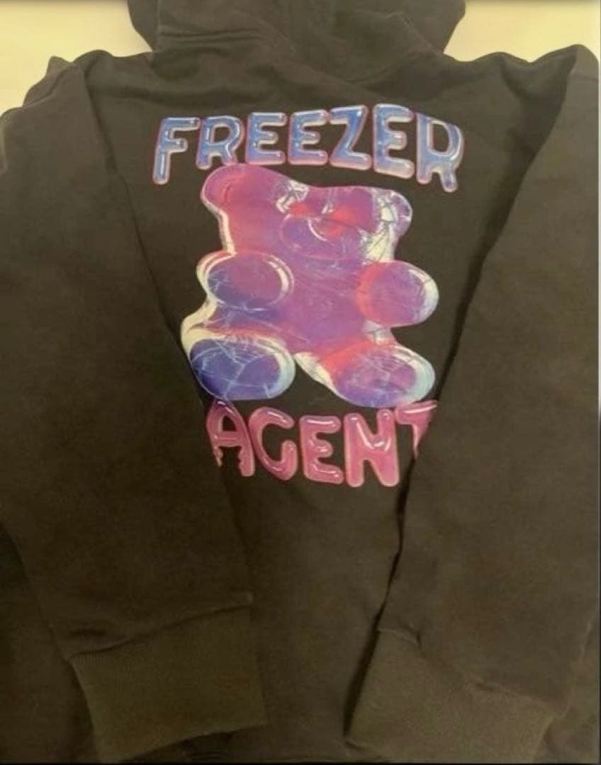 Freezer×Magenta フーディ bossnoeul【おまけカード付】 - メルカリ