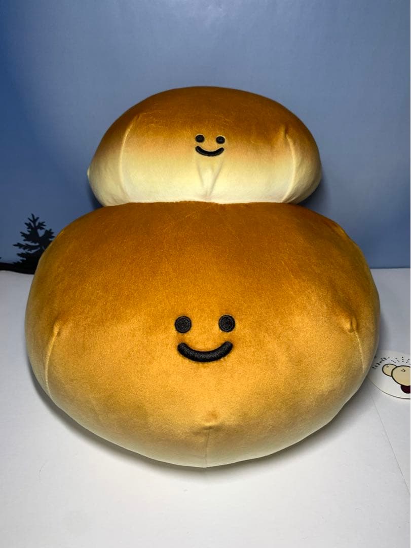 こむぎこをこねたもの　もちもちBIGぬいぐるみ 数社限定】ぼさつのような穏やかな表情の「こむぎこをこねたもの