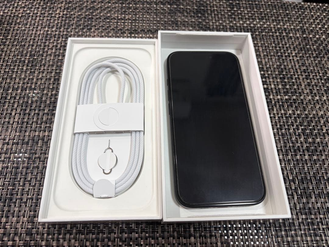 付属品完備！iPhone16 Black 128GB SIMフリー iPhone 16 Pro 128GB Color Black Titanium SimFree / Unlocked ( Get