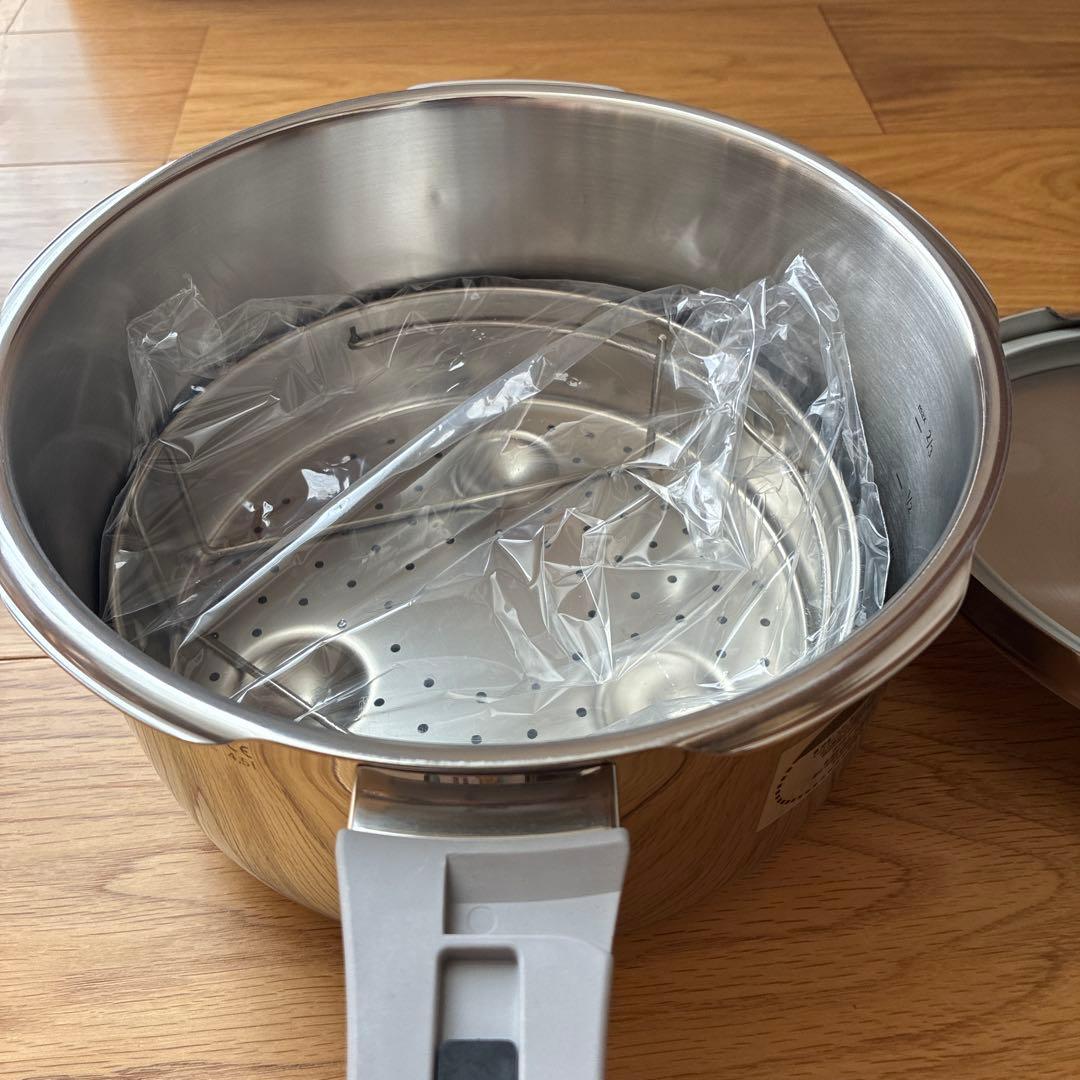 【新品・未使用】タッパーウェア　レインボークッカー　圧力鍋　4.5L