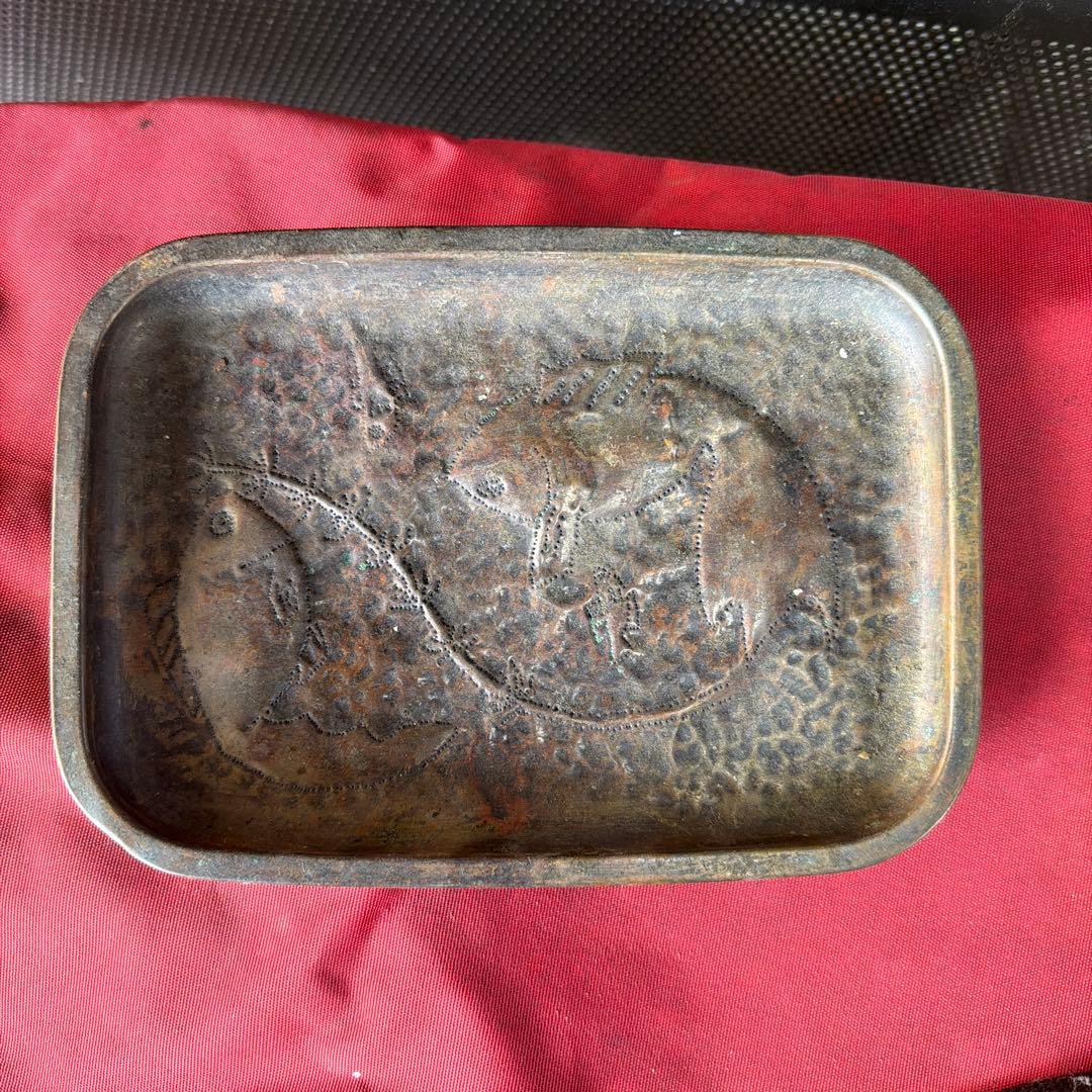 動物浮き彫り金属トレイ - メルカリ