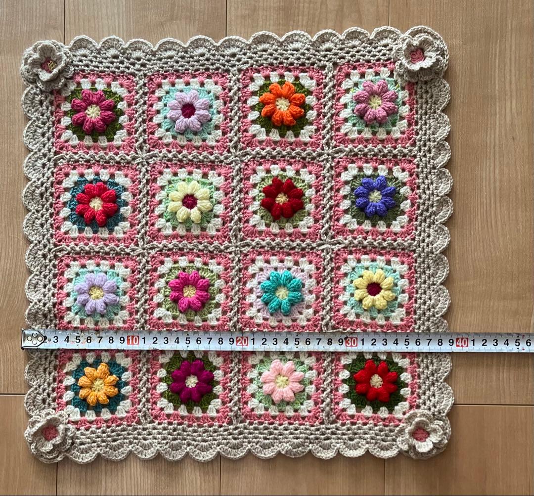 マルチカバーぷっくりお花のモチーフ編みグラニースクエア かぎ針編み