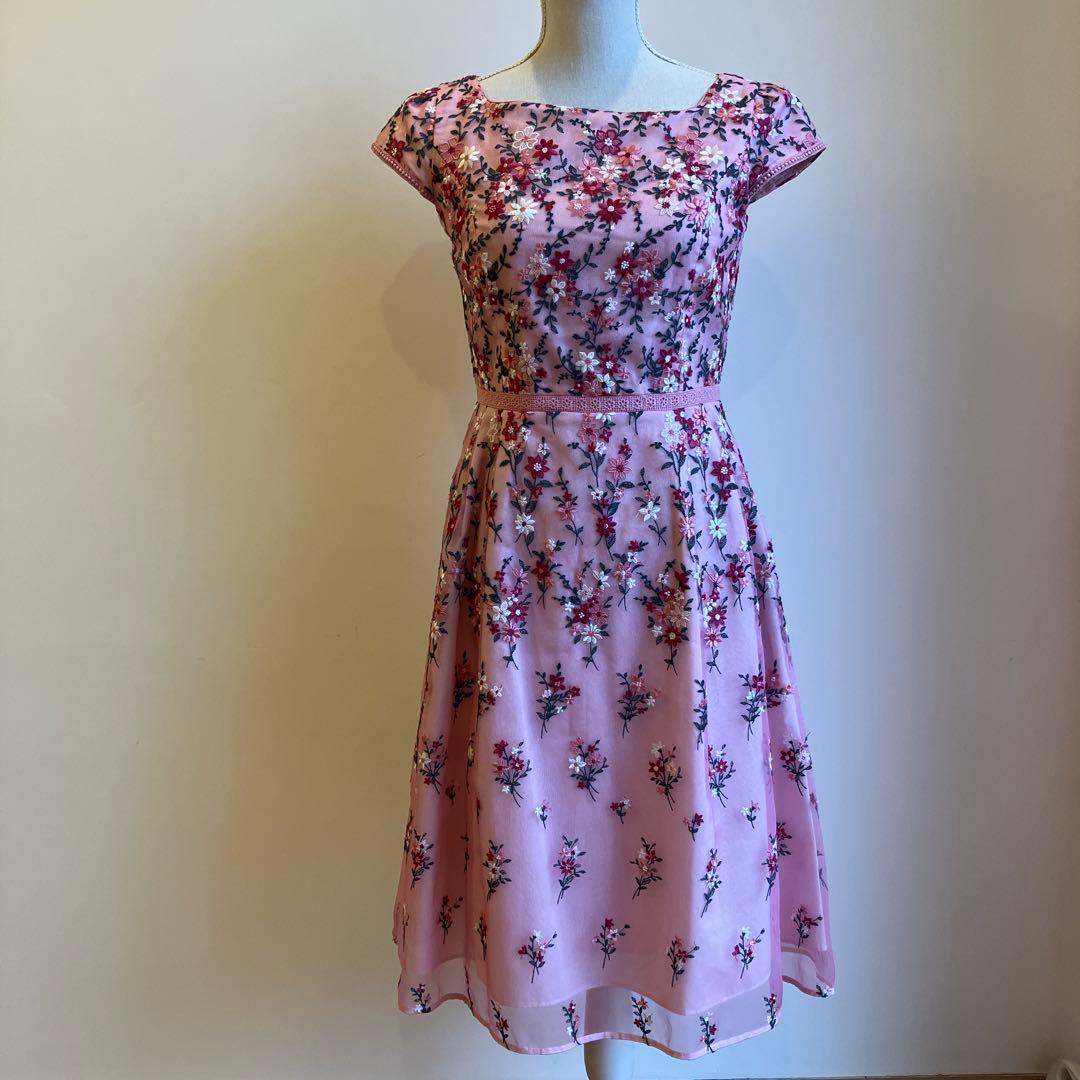 トッカワンピース 花柄の総刺繍 ピンク TOCCA - メルカリ
