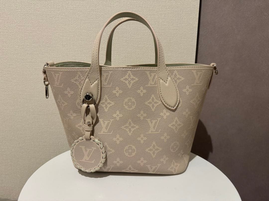 ルイヴィトン マヒナ リバーズ ブロッサム PM M24562 バッグ ルイヴィトン マヒナ リバーズ ブロッサム PM M24562 バッグ - メルカリ