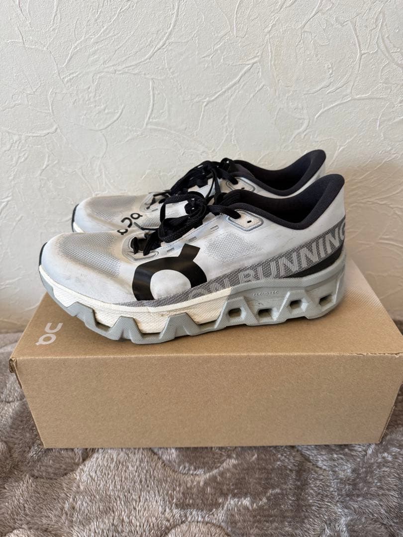 On クラウドモンスターハイパー　27.5cm