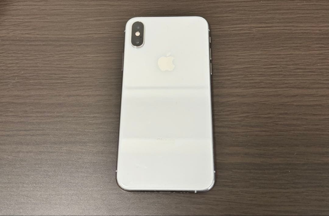 Apple iPhone Xsホワイト - メルカリ