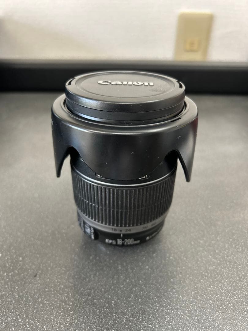 Canon キャノン　EF-S 18-200mmF3.5-5.6 IS