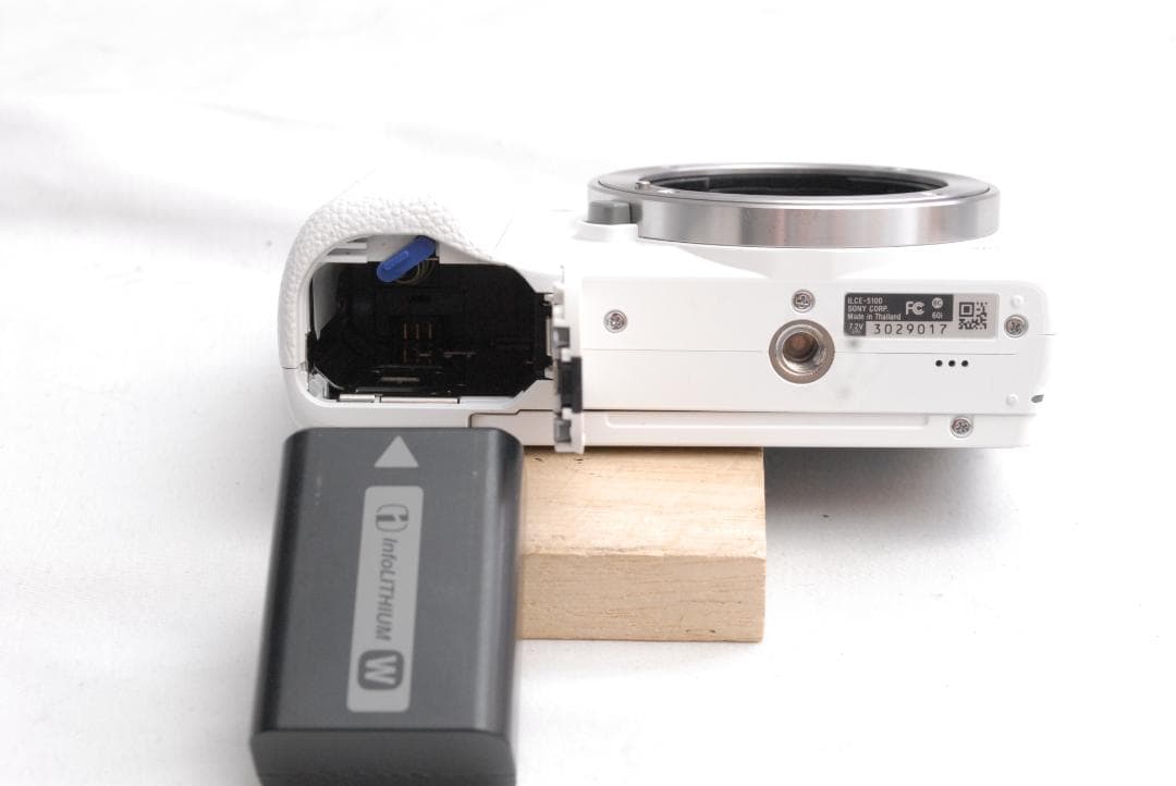 SONY @ 5100/E 3.5-5.6/PZ 16-50mm (良品）