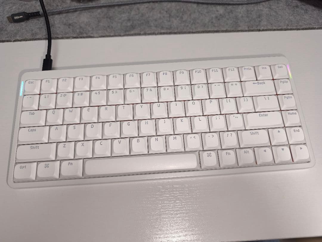 Nuphy Air75v2 ホワイト（赤軸/予備キーキャップとケース付属） nuphy Air75 V2 ホワイト 赤軸 75% ワイヤレスキーボード｜GetGadgetGot