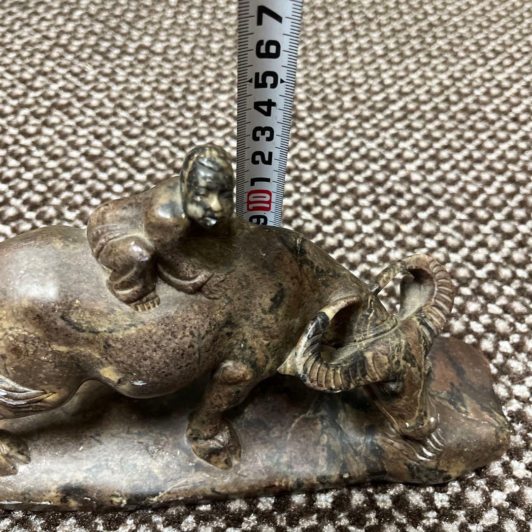 中国牛童子 工芸品 石彫り置物 水牛と少年 - メルカリ