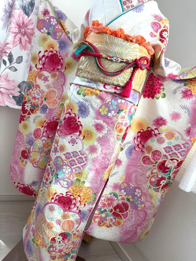 未使用に近い 豪華正絹振袖フルセット 縁起柄 華やか 花柄 成人式