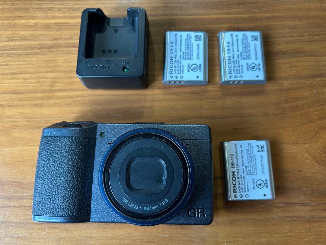 RICOH GR3x Urban Edition本体 バッテリー3個 GRIIIx Urban Edition Special Limited Kit - Ricoh