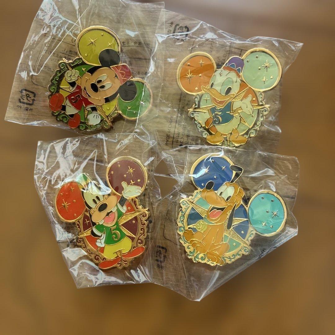 ピンバッジ 東京ディズニーシー 4個セット5周年 - メルカリ