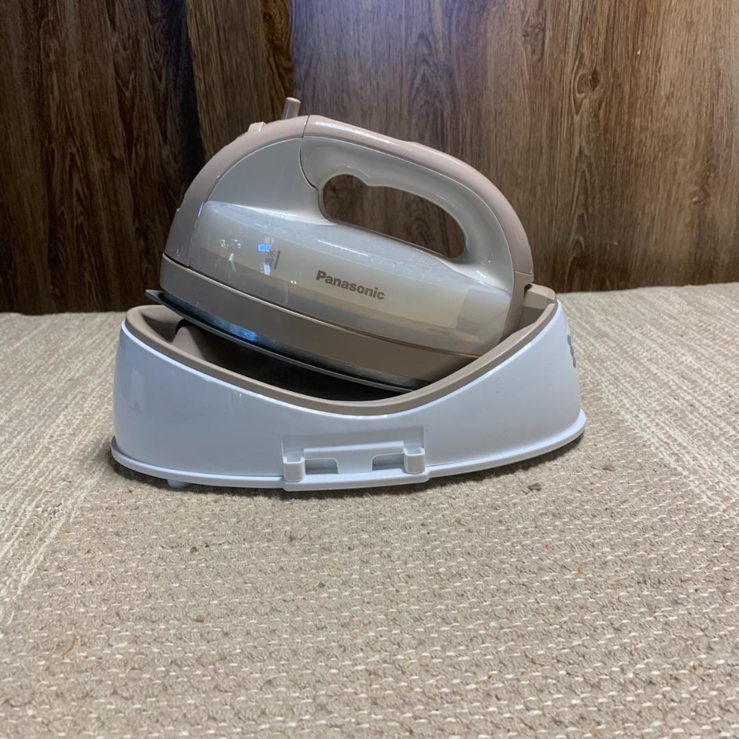 K149 PANASONIC コードレススチームアイロン 2025年 - メルカリ