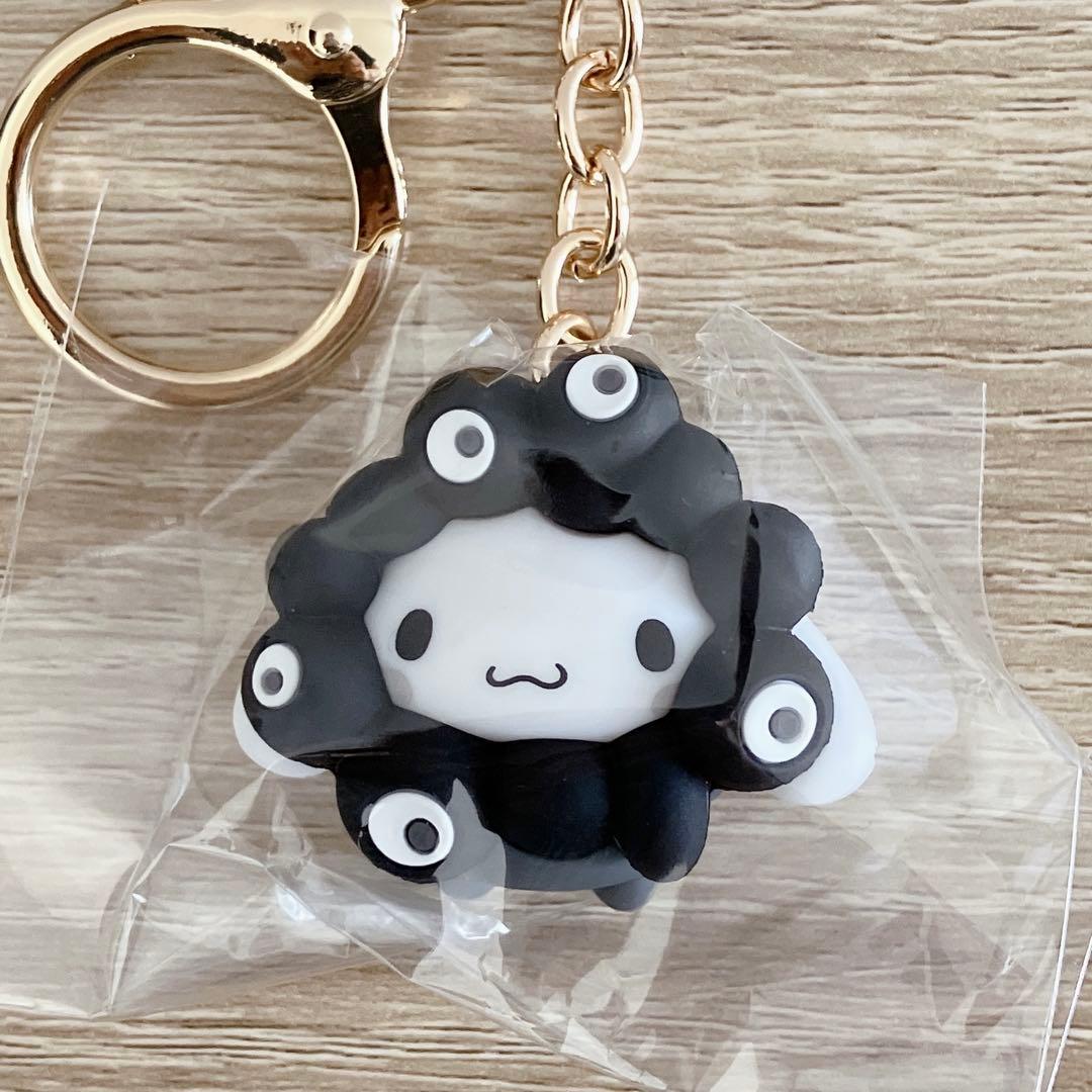 関西万博 ミャクミャク サンリオ キーホルダー 黒なりきり シナモン
