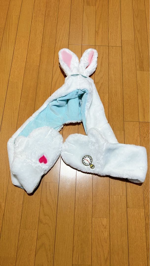 値下げ！ディズニー ファンキャップ マフラー 白うさぎ 新品タグ付き
