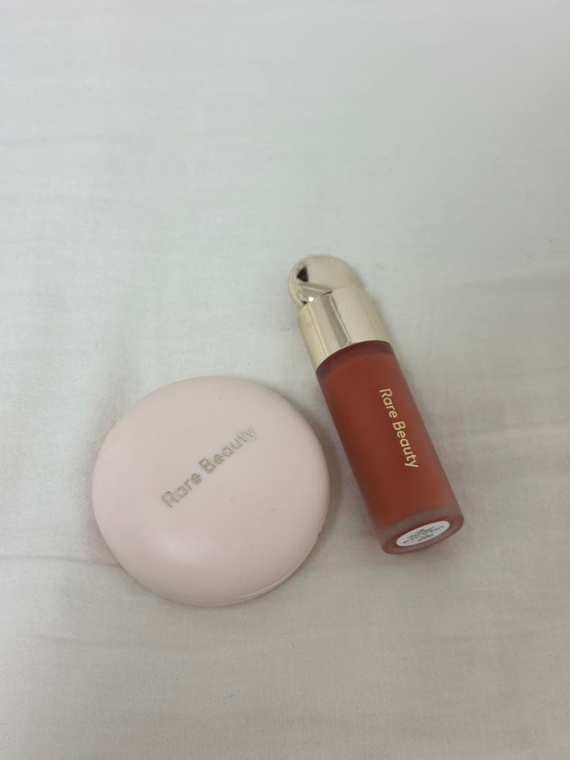 Rare Beauty ポーチ、チーク2種類 まとめ売り - メルカリ