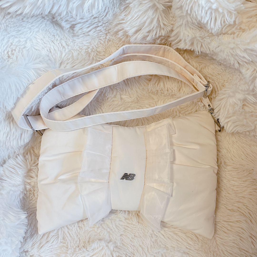 ニューバランス ミニベラバッグ 海外限定 ショルダーバッグ フリル 白