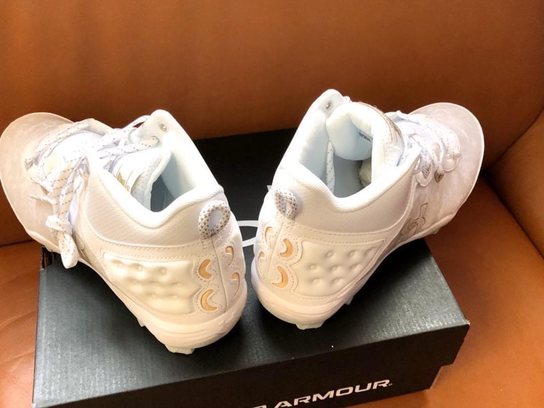 新品2026年USA国内限定☆アンダーアーマー野球ハーパー8MidRm28cm