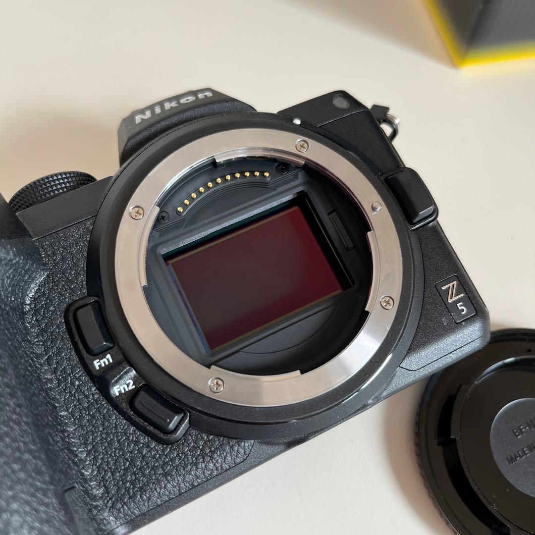 美品 】NikonZ5 ミラーレス一眼カメラ シャッター枚数1664枚 - メルカリ