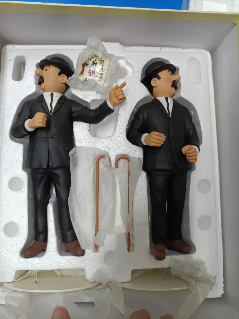 タンタン　デュポンとデュポン　レジン　空想の美術館コレクション　タンタンの冒険 燃える水の国』に登場する水着姿デュポンのレジンフィギュアです